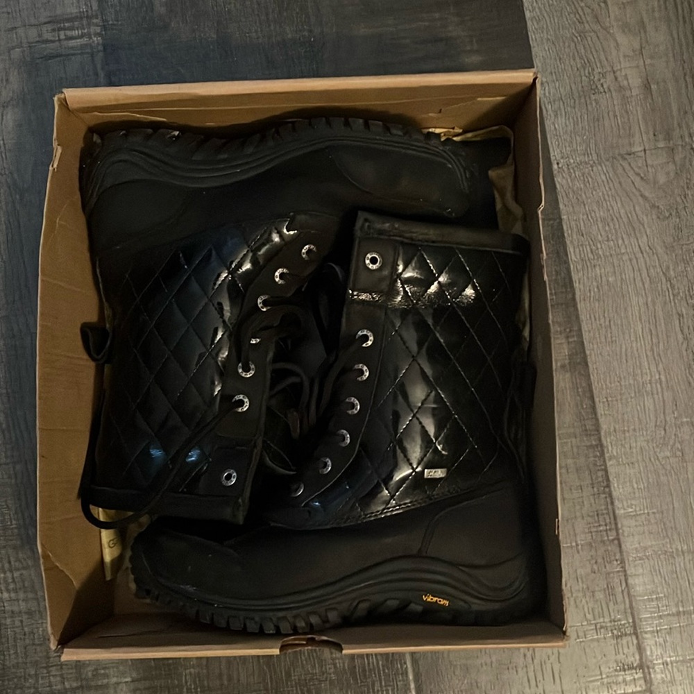 Ugg women’s quilted Adirondack winter boot